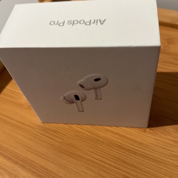 Apple AirPods Pro (2nd generation) - Picture 2 of 5